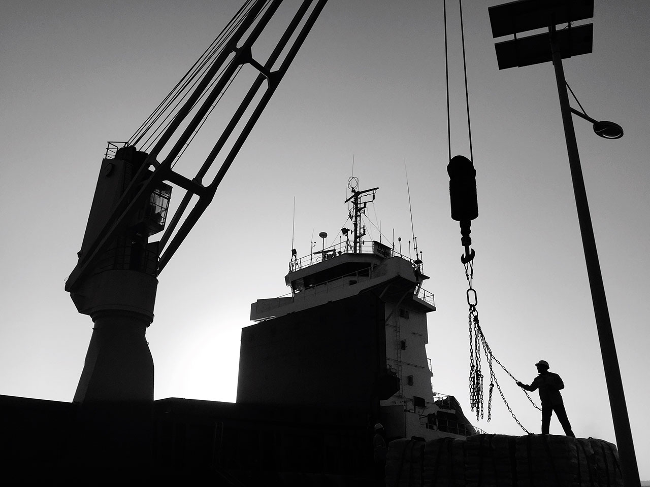 Vrachtladingsactiviteiten bij VABI Port Facility